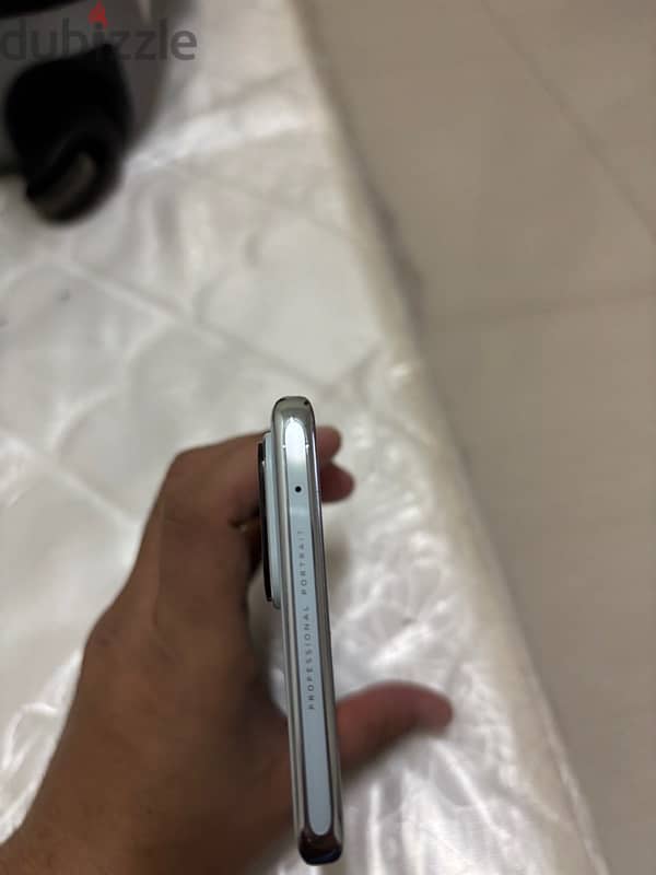 vivo v30 with original charger 2