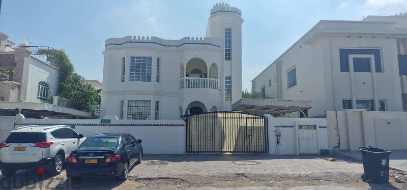 family vella  in mawaleh 4 for rent 2