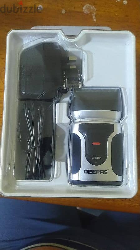 GEEPAS Washable Travel Shaver 2