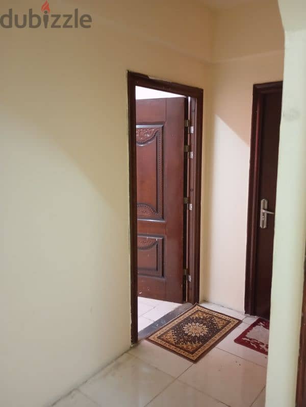 Amerat Al Nahda room and bathroom 0