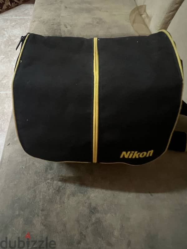 Nikon d3000 with out lens only camera and bag 3