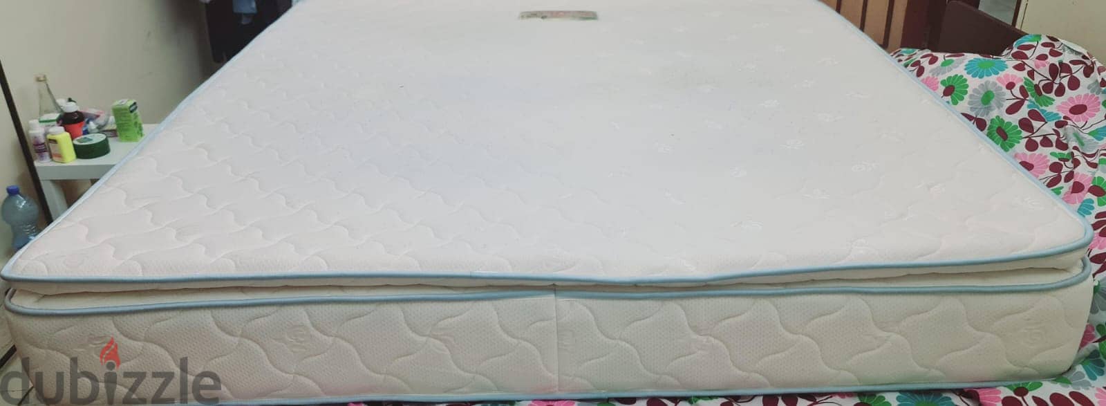 Sleepeaz. . . Mattress 180 * 200 King Size! Hardly used. 0