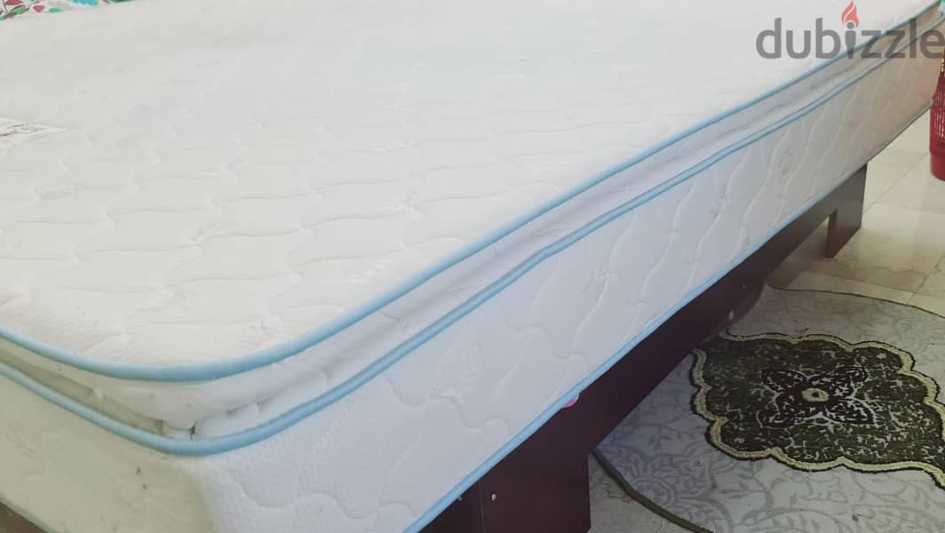 Sleepeaz. . . Mattress 180 * 200 King Size! Hardly used. 1