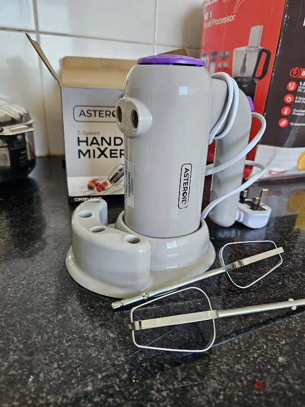 1 month used hand mixer for making cakes 1