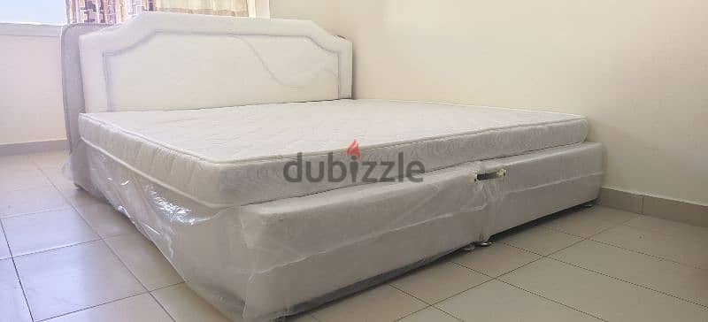 Bed with mattress 0