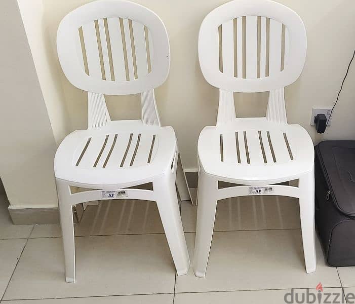 2 chairs 0