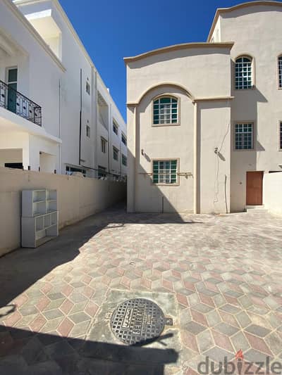 SR-MO-661  first floor Flat to Let in mawaleh north
                                title=