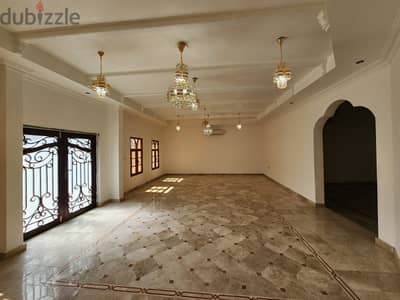 Spacious 4BHK Villa FOR RENT in Khuwair 33 near Hammer Gym PPV254