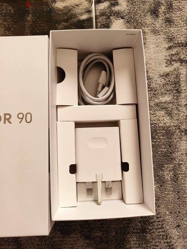 Honor 90 256gb 8gb almost new condition 7