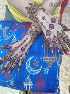 Henna artist.     Home service available 0