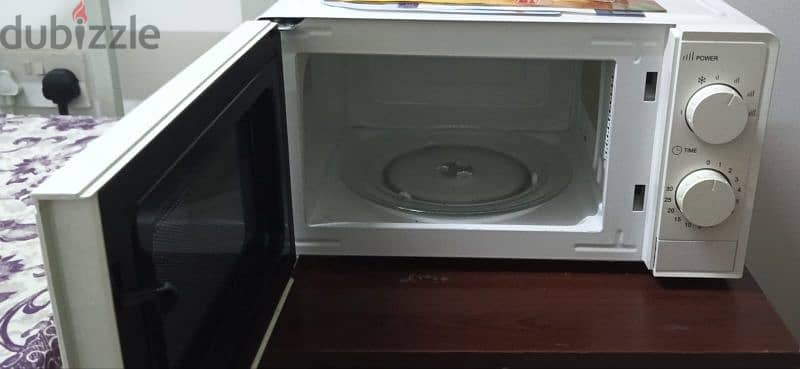 Microwave Oven Like New For Sale Just Only 15 OMR 1