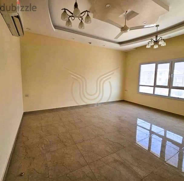 Luxury villa for rent in Al Mawaleh 1