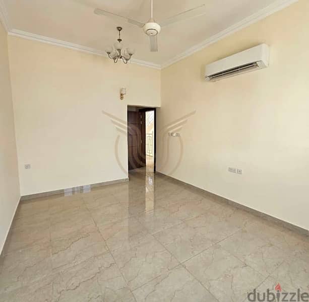 Luxury villa for rent in Al Mawaleh 2