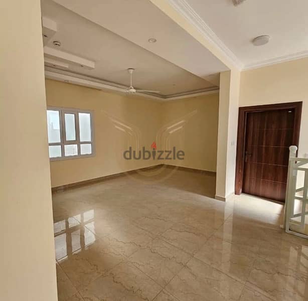 Luxury villa for rent in Al Mawaleh 4