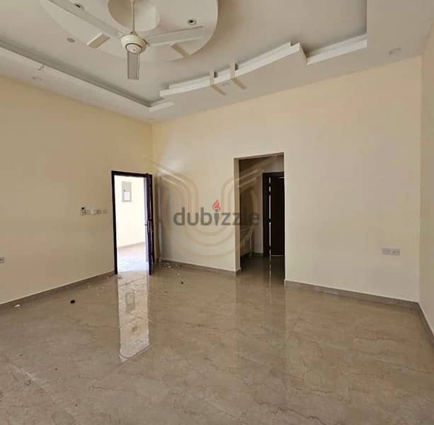 Luxury villa for rent in Al Mawaleh 5