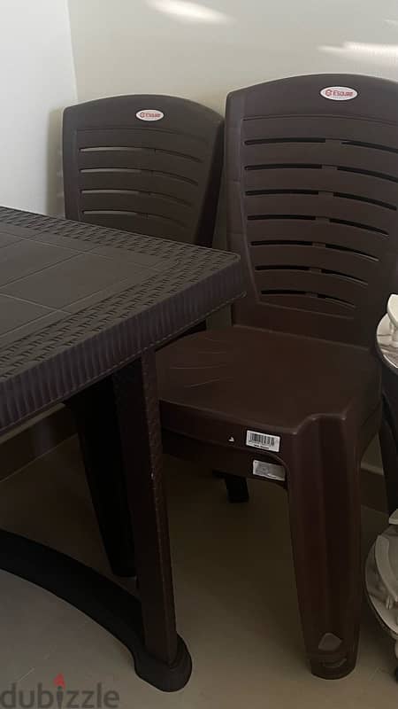 طاولة جديدة مع كراسي . Table with chairs طقم كامل ب ٣٥ ريال فقط 2