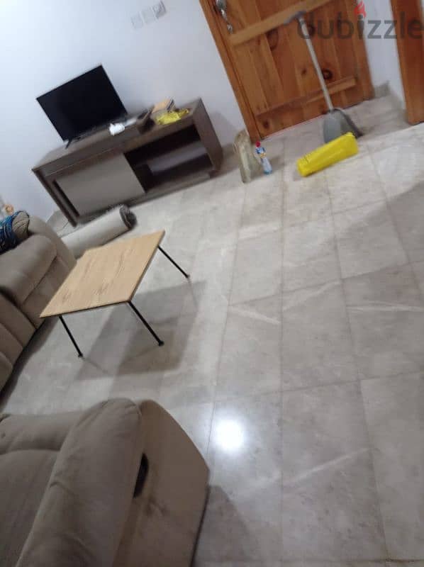 شقة في حي رأس الحمره القرم للبيع flat in Qurum for sale 5