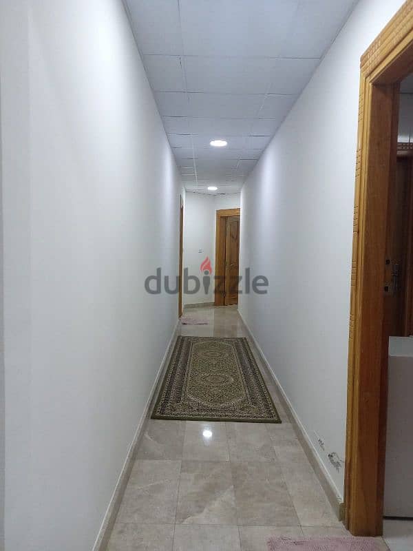 شقة في حي رأس الحمره القرم للبيع flat in Qurum for sale 8