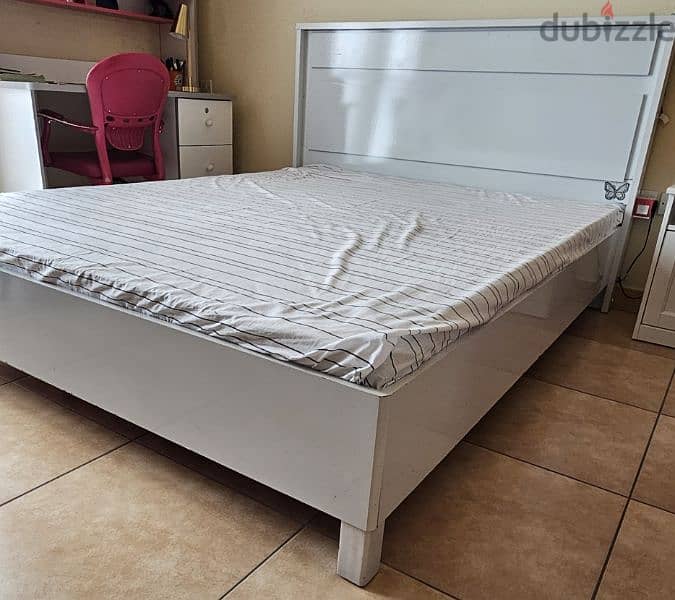 160x200 Queen Siza Bed with Materess 2