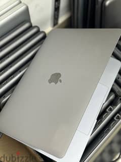 MacBook Pro 2017 with 16 Ram 0