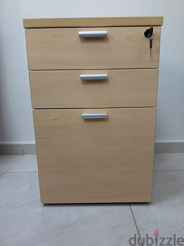 3 DRAWER CABINET WITH LOCK 1