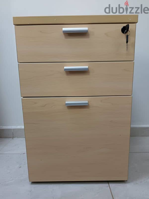 3 DRAWER CABINET WITH LOCK 2