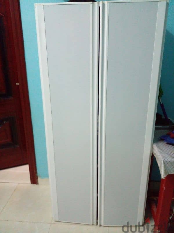 white aluminium almira 0