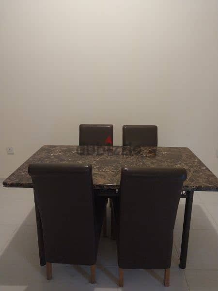 Dining Table and chairs 0