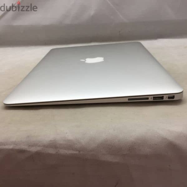 Apple MacBook Air 13" 2015, 128GB ,4GB RAM, Intel Core i5 2