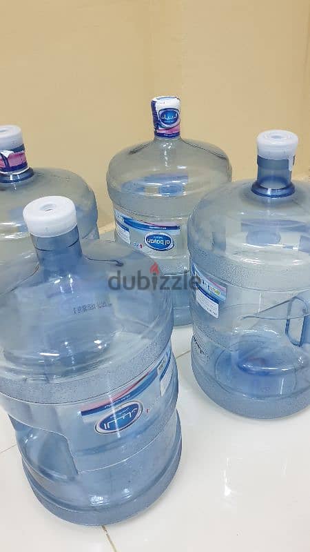 علب ماء مفرغة. water gallon empty 0