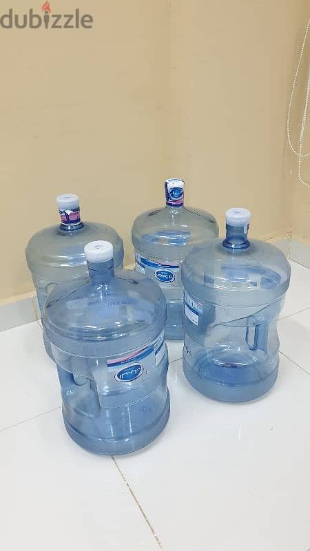 علب ماء مفرغة. water gallon empty 1