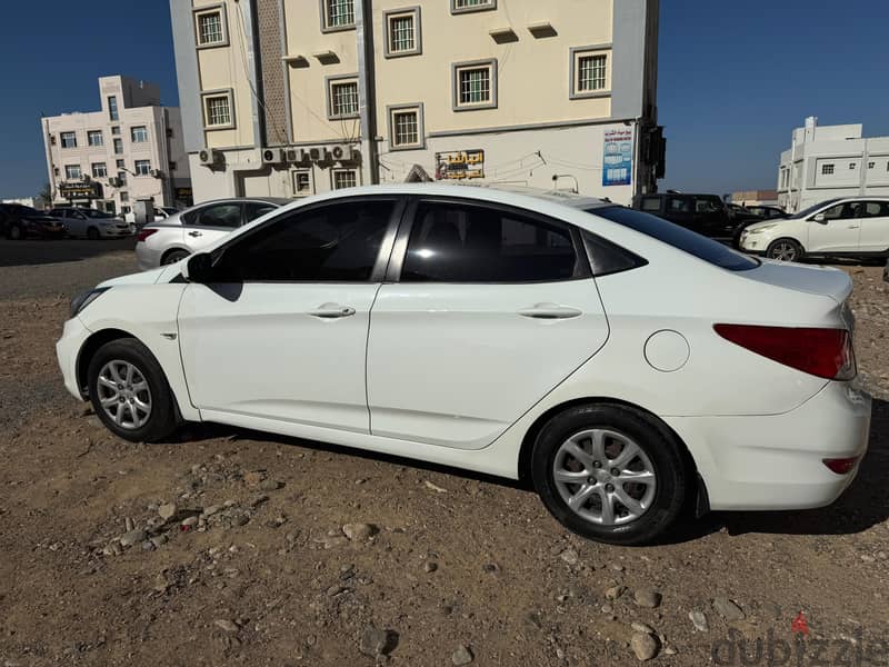 Hyundai Accent 2012 1