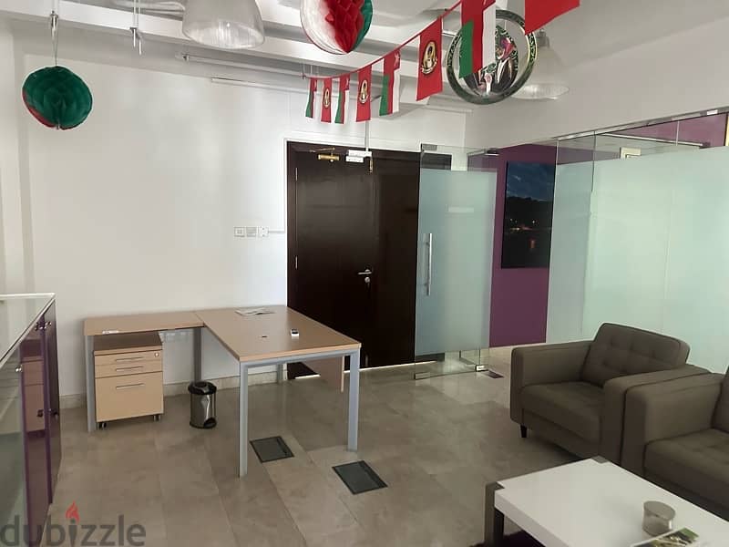 offices space for rent in Qurum للايجار بالقرم مكاتب 1