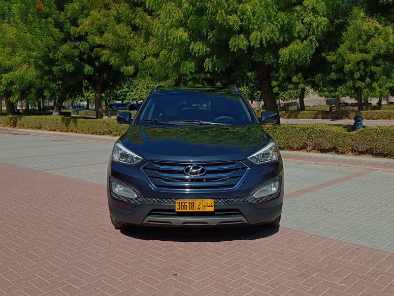 Hyundai santafe model 2014 (OMAN GCC) good condition for sale 1