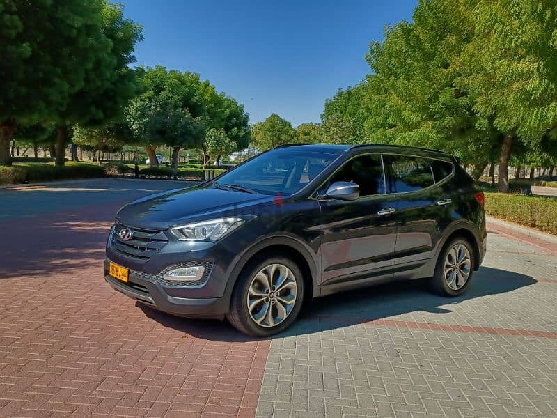 Hyundai santafe model 2014 (OMAN GCC) good condition for sale 2