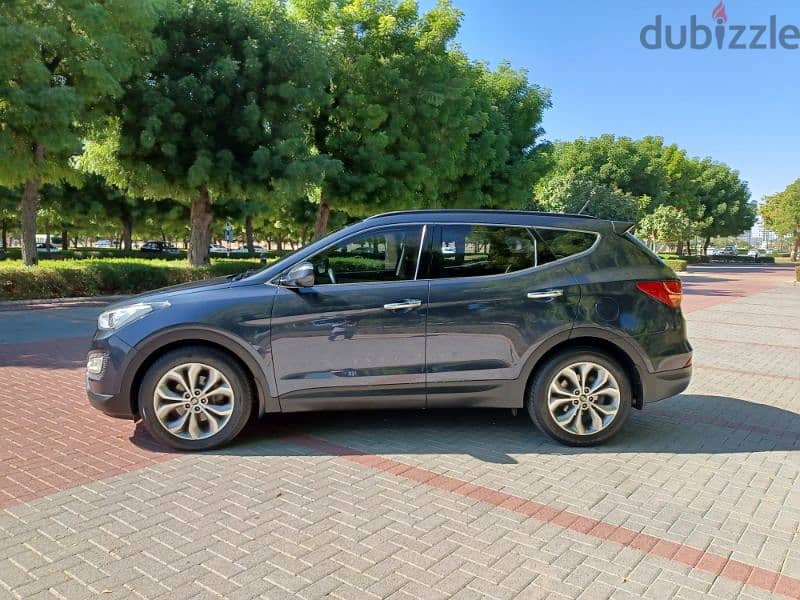 Hyundai santafe model 2014 (OMAN GCC) good condition for sale 3