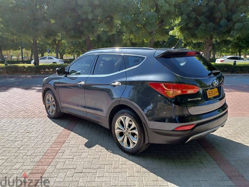 Hyundai santafe model 2014 (OMAN GCC) good condition for sale 9