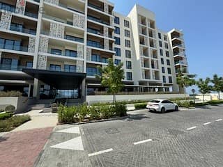 Luxurious 2-Bhk Aflat with Stunning Sea & Marina for sale 11