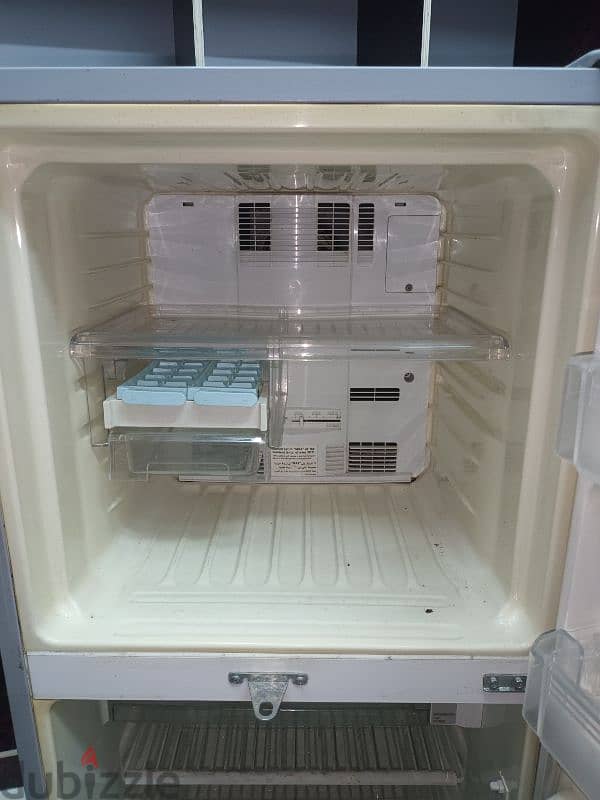 Sharp fridge 278litre 3