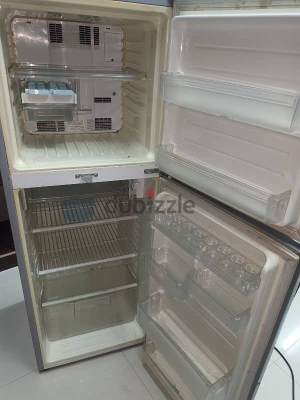 Sharp fridge 278litre 4