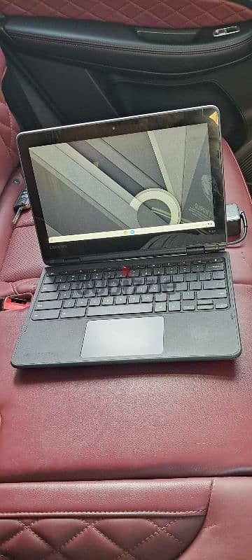 Lenovo Chromebook 4gb 32gb foldable flip 8