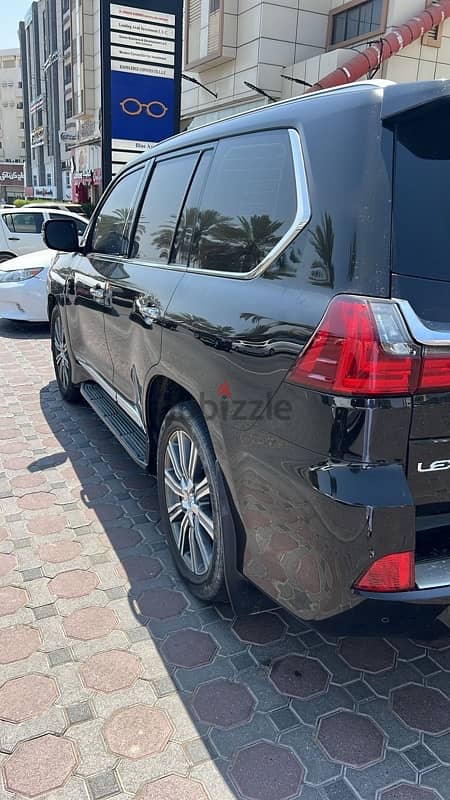 Lexus LX 570 2017 5