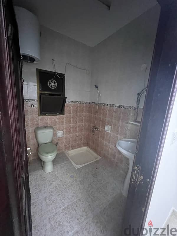 2 room 2 toilet +kitchen flat in second floor alloudh market 4