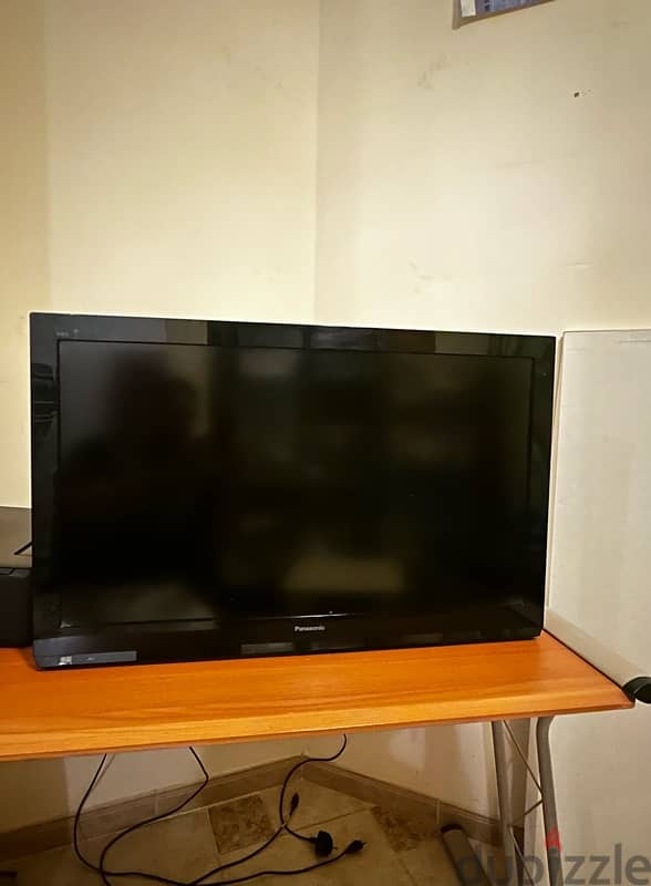 Panasonic TH-L32C5 32" VIERA Multisystem LCD TV 0