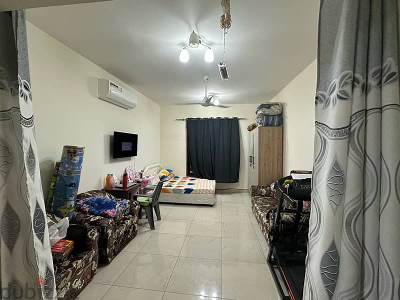 Spacious luxury 1 BHK flat for rent Fix price 9