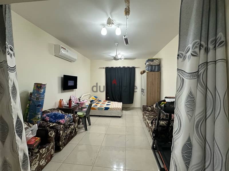 Spacious luxury 1 BHK flat for rent Fix price 10