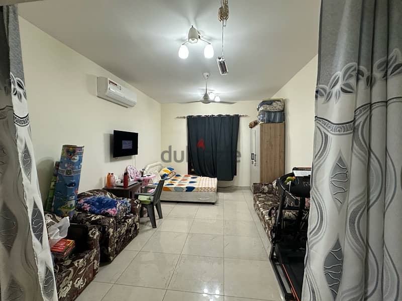 Spacious luxury 1 BHK flat for rent Fix price 11