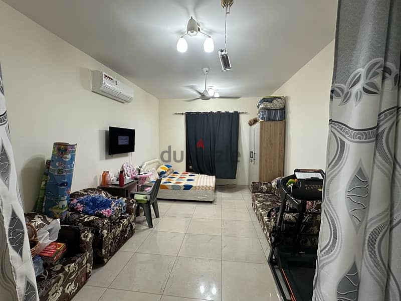 Spacious luxury 1 BHK flat for rent Fix price 13