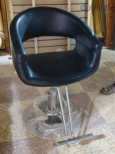 2 pcsSaloon Chair - Comfort & Style for Modern Salons and Barbershops"