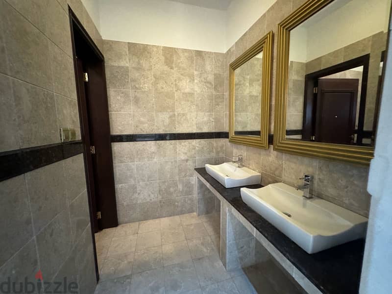 Highly recommended for 4+1BR twin villa near by the sea shatti Qurum 5